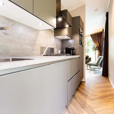 Beautiful With Sauna And Hot Tub, In A Park, Close To De Veluwe *