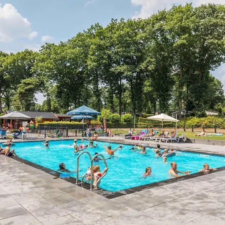 Chalet Beautiful With Sauna And Hot Tub, In A Park, Close To De Veluwe Lunteren