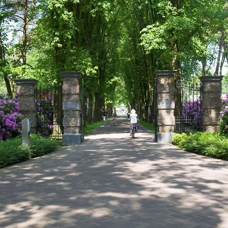 Beautiful With Sauna And Hot Tub, In A Park, Close To De Veluwe Lunteren