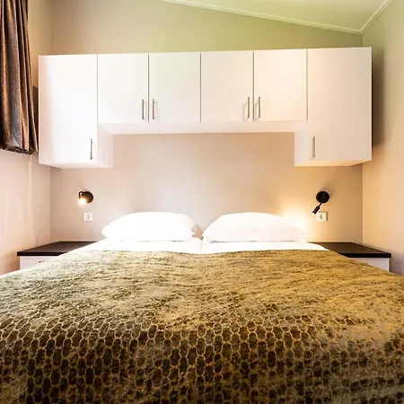 Beautiful With Sauna And Hot Tub, In A Park, Close To De Veluwe Chalet *